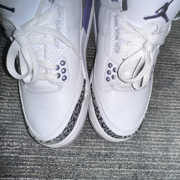 Jordan 3 Iris (kids 4.5Y) - Picture 2 of 5